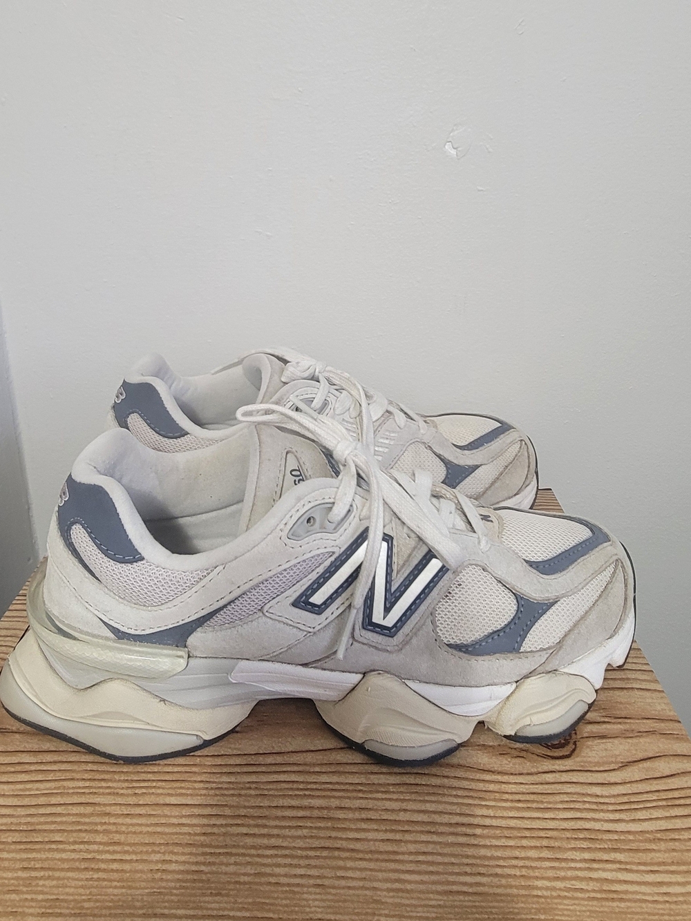 New Balance 9060 U9060EEB Grey White Sneakers Men’s 6.5 / Women’s 8